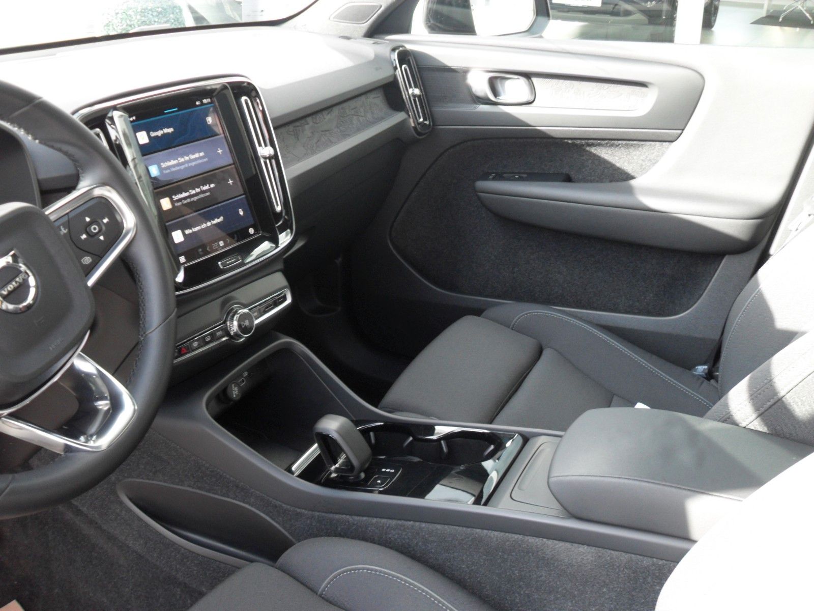 Fahrzeugabbildung Volvo C40 Core Recharge Pure Electric 2WD