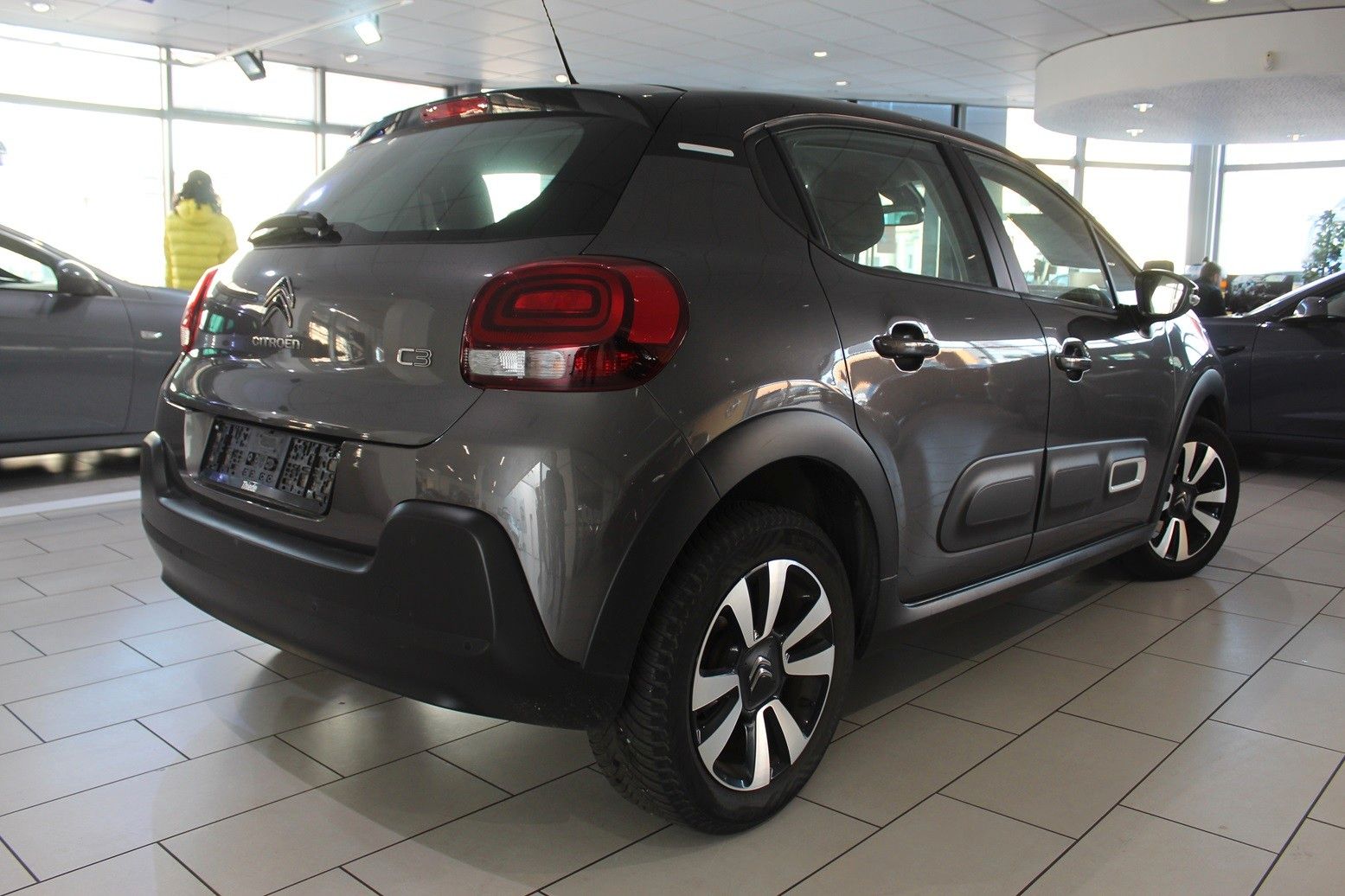Fahrzeugabbildung Citroën C3 Shine Pack 1.2T NAVI/LED/PDC/TEMPOMAT/DAB+