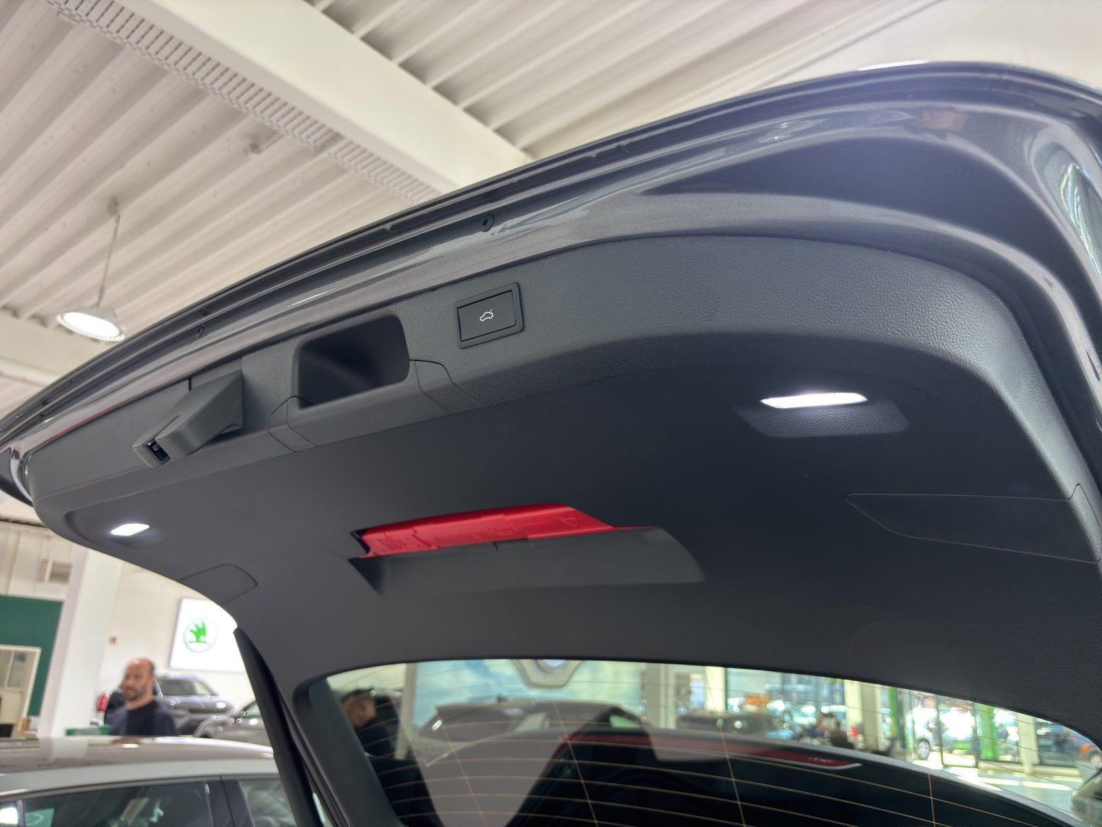 Fahrzeugabbildung SKODA Superb Combi L&K 1,5 TSI iV 150 kW DSG