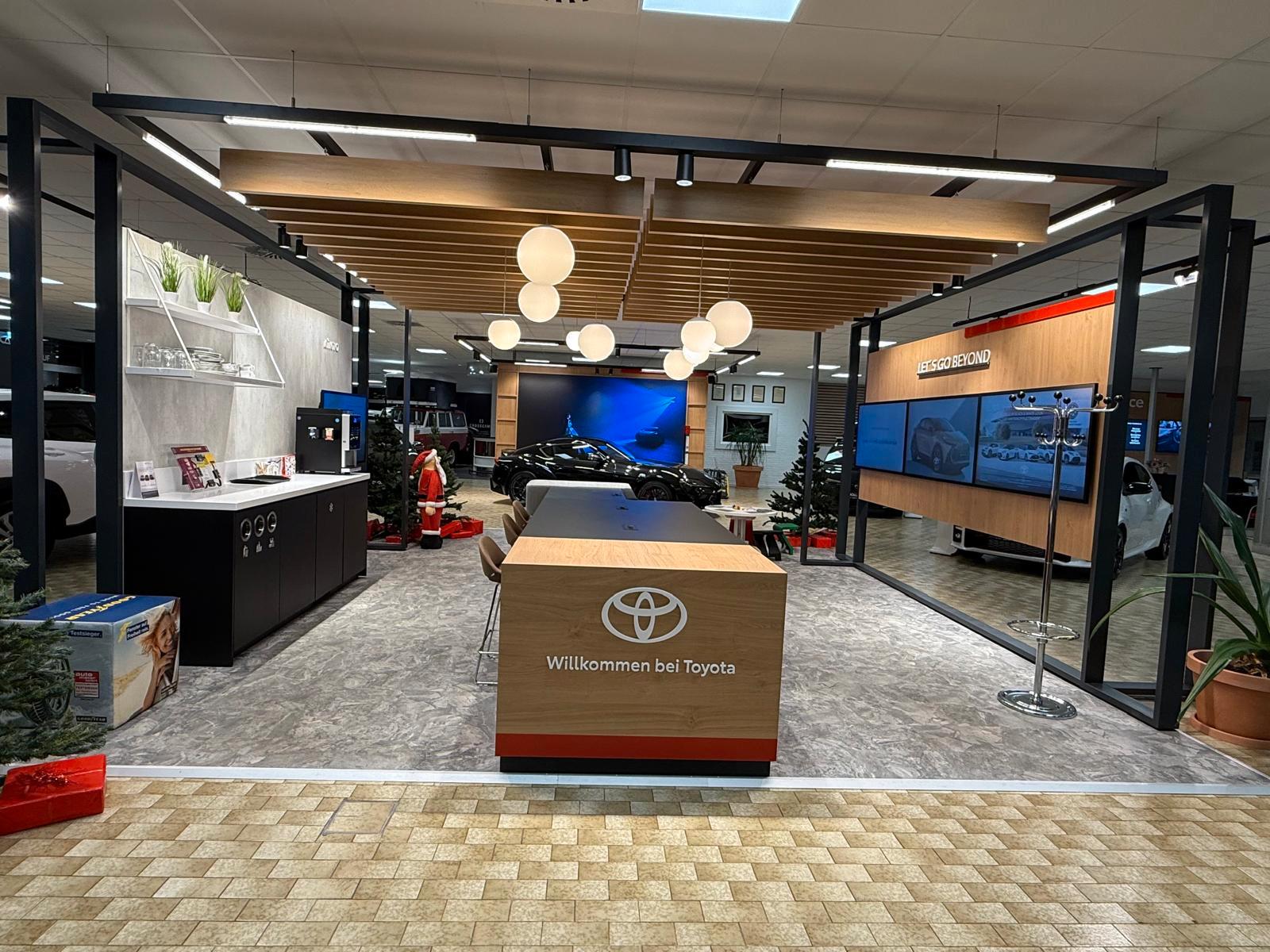 showroom-image-top