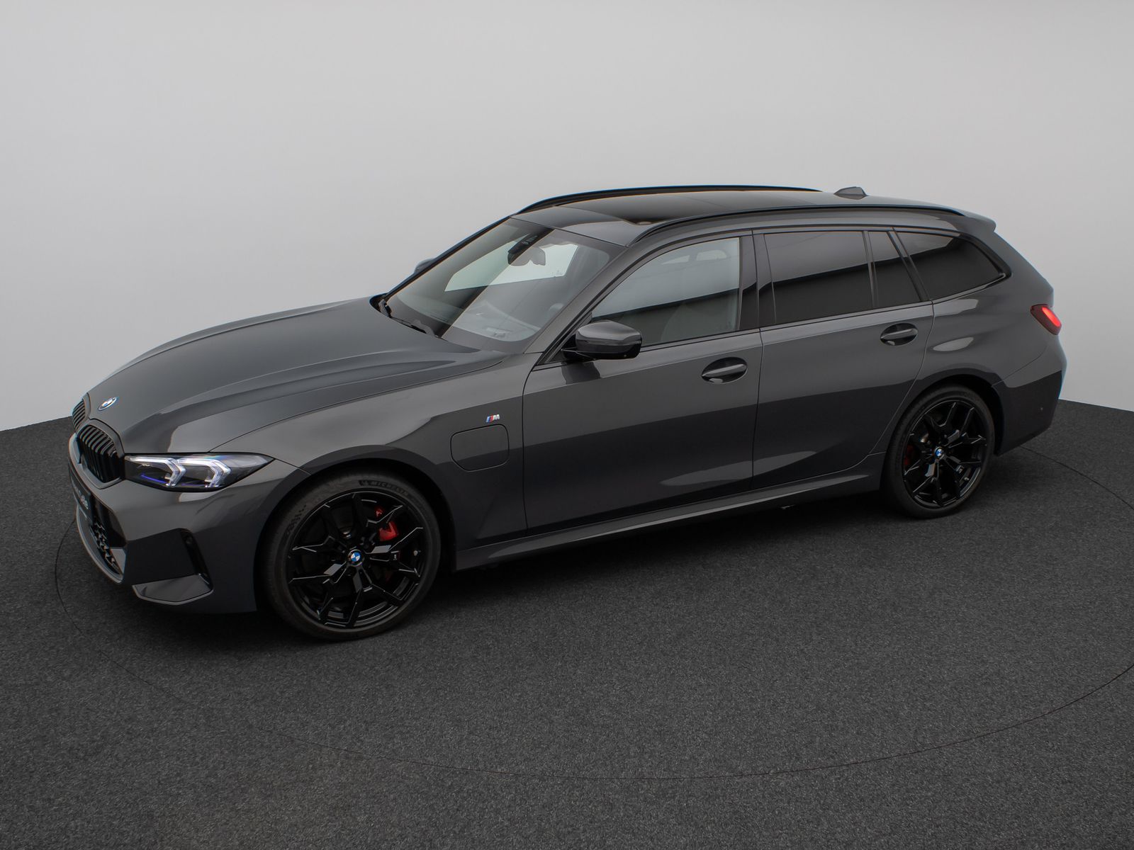 Fahrzeugabbildung BMW 330e M Sport Pro Panorama 360°HUD DAB HiFi AHK