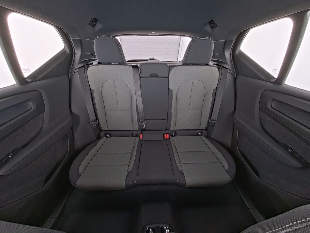 Fahrzeugabbildung Volvo XC40 Plus Dark 2WD