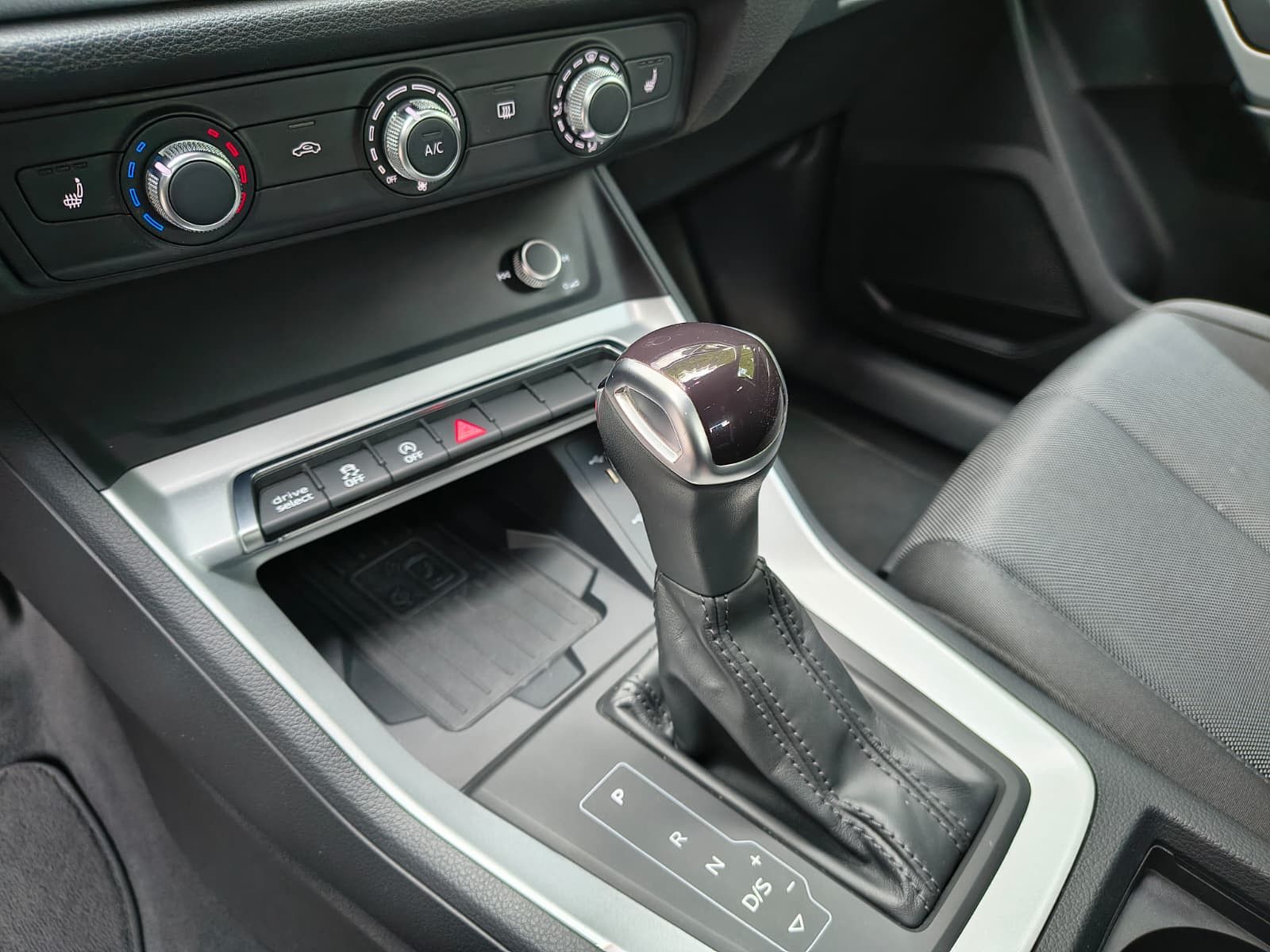 Fahrzeugabbildung Audi Q3 Sportback 35 TDI S-tronic LED+MMI+AHK+SHZ+DSP