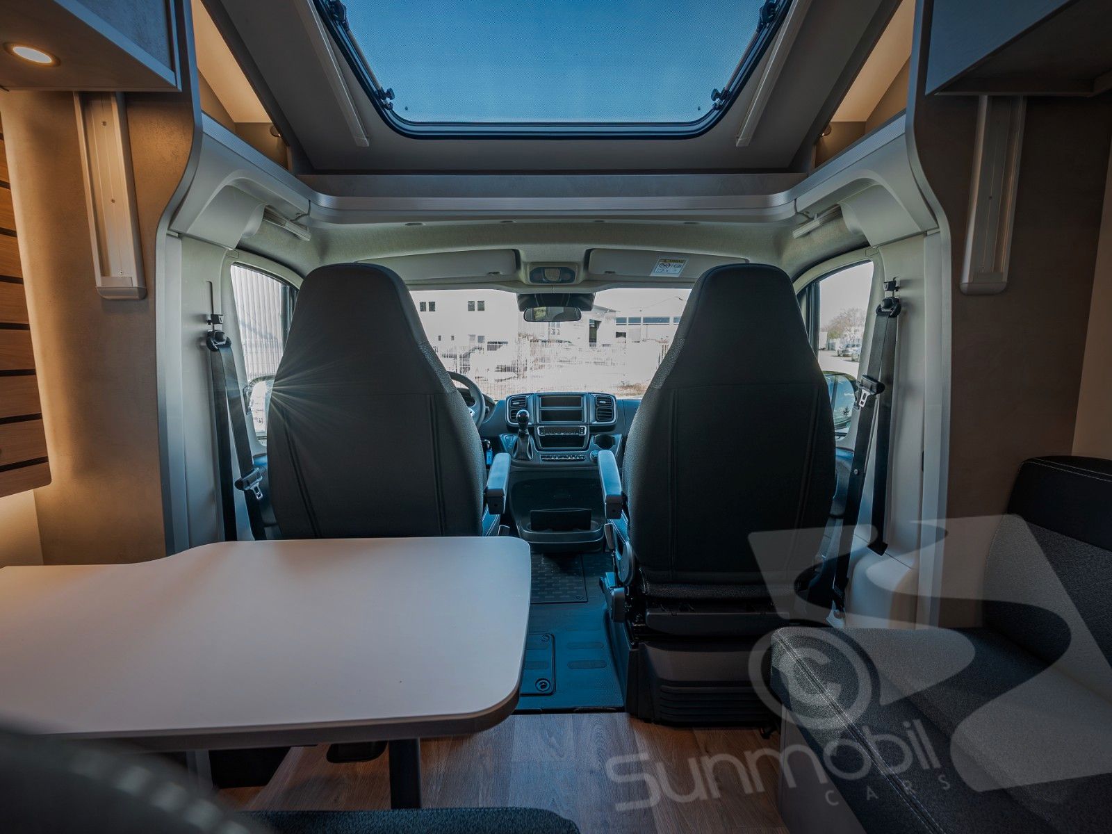 Fahrzeugabbildung Crosscamp EXPDN 7.0 E Peugeot Automatik