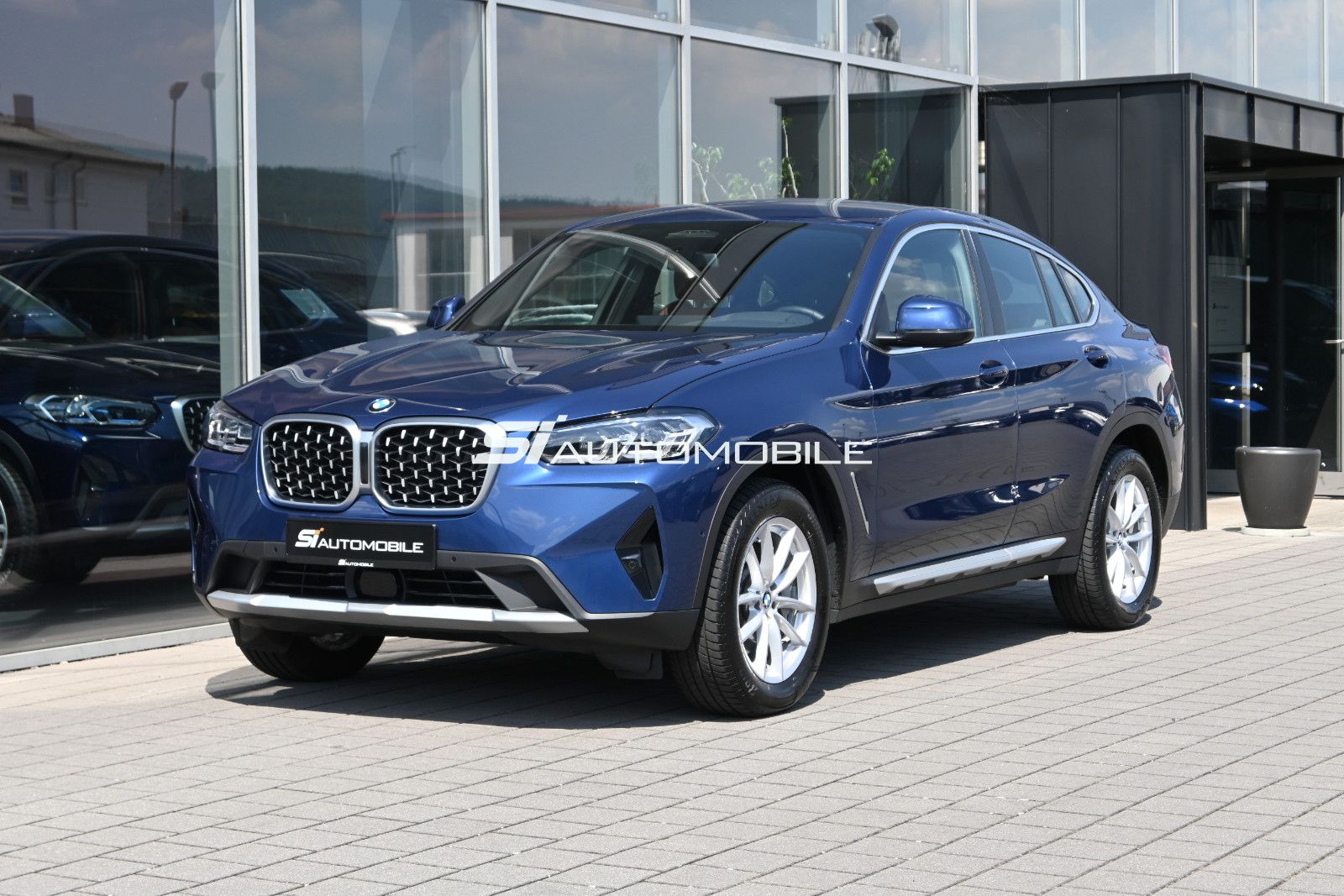 Fahrzeugabbildung BMW X4 xDr.30d °ACC°AHK°IND.MERINO-LEDER°STANDHEIZ.°