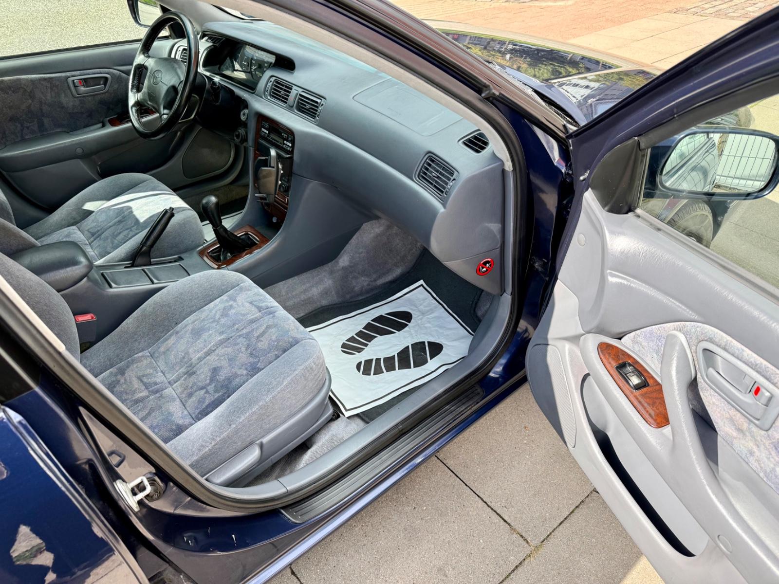 Toyota Camry 2.2 * TÜV NEU * KLIMAAUTOMATIK