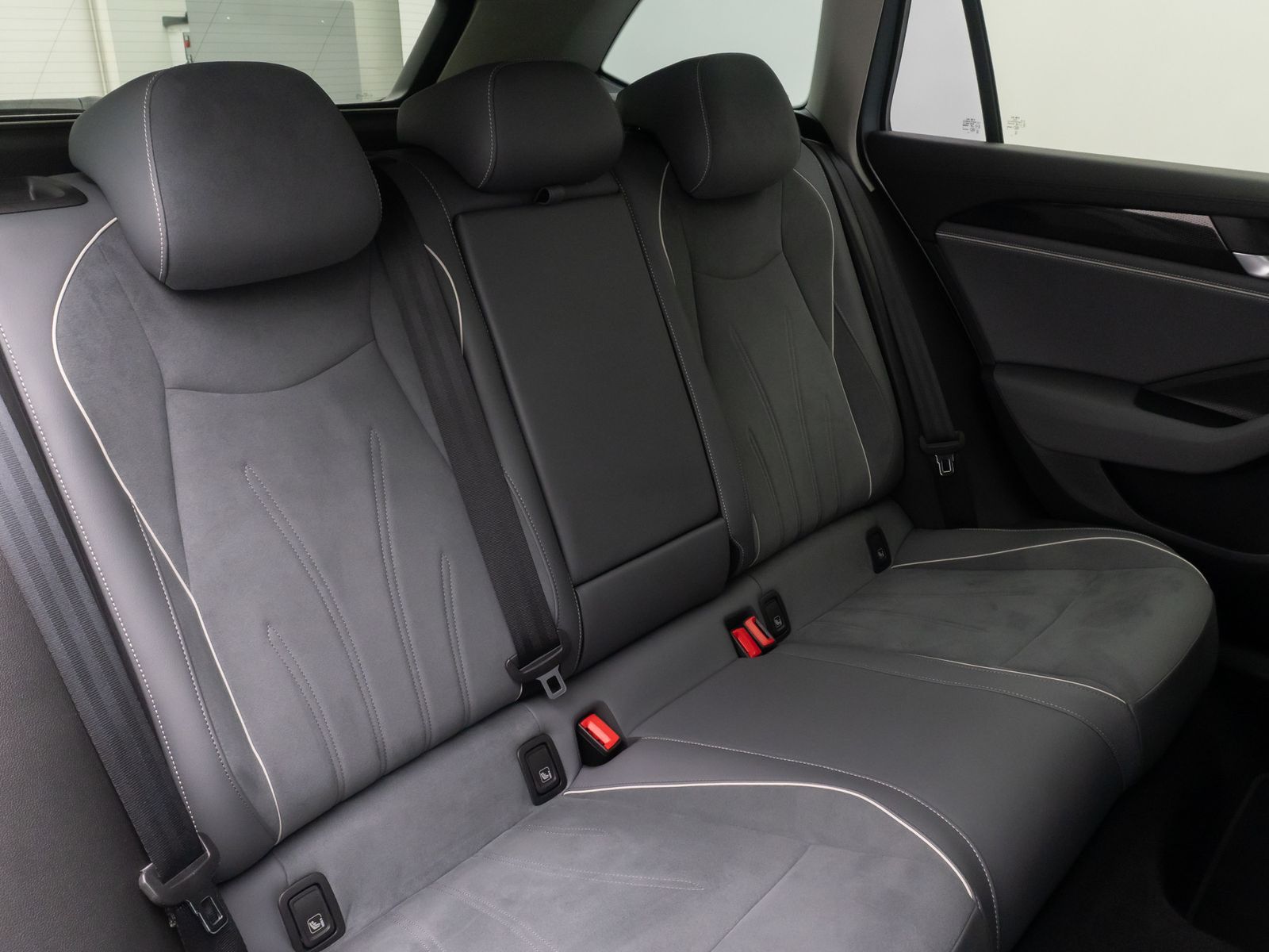 Fahrzeugabbildung Volkswagen Passat 1.5 eHybrid Business 360° AHK ACC Massage