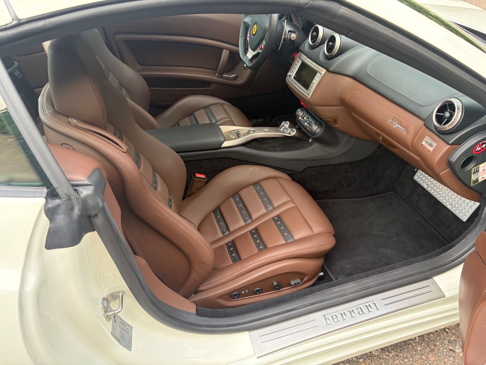 FERRARI California 15