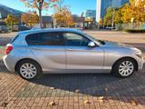 BMW 118i - 170PS-8-f-ber.-NAVI-SHZ-VSD+Steuerk.NEU! - BMW 118 in Berlin