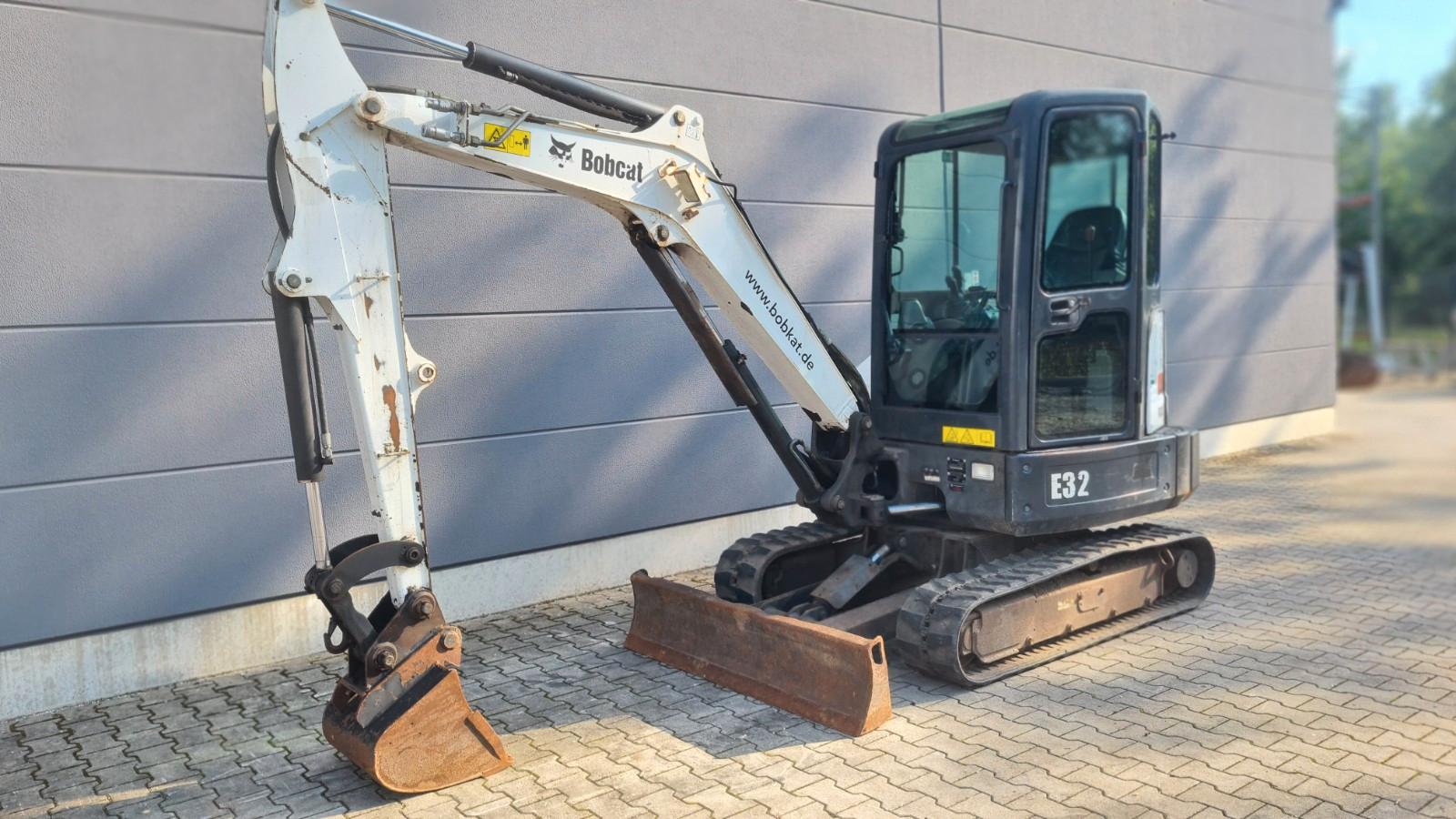 Bobcat E32 - Service neu - 2 x Ketten neu