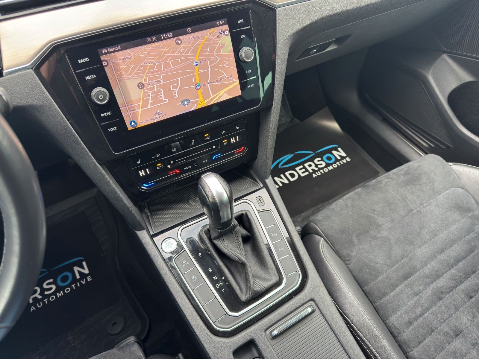 Fahrzeugabbildung Volkswagen PASSAT VAR. 2.0 TDI 200PS R-LINE 18" MATRIX DCC