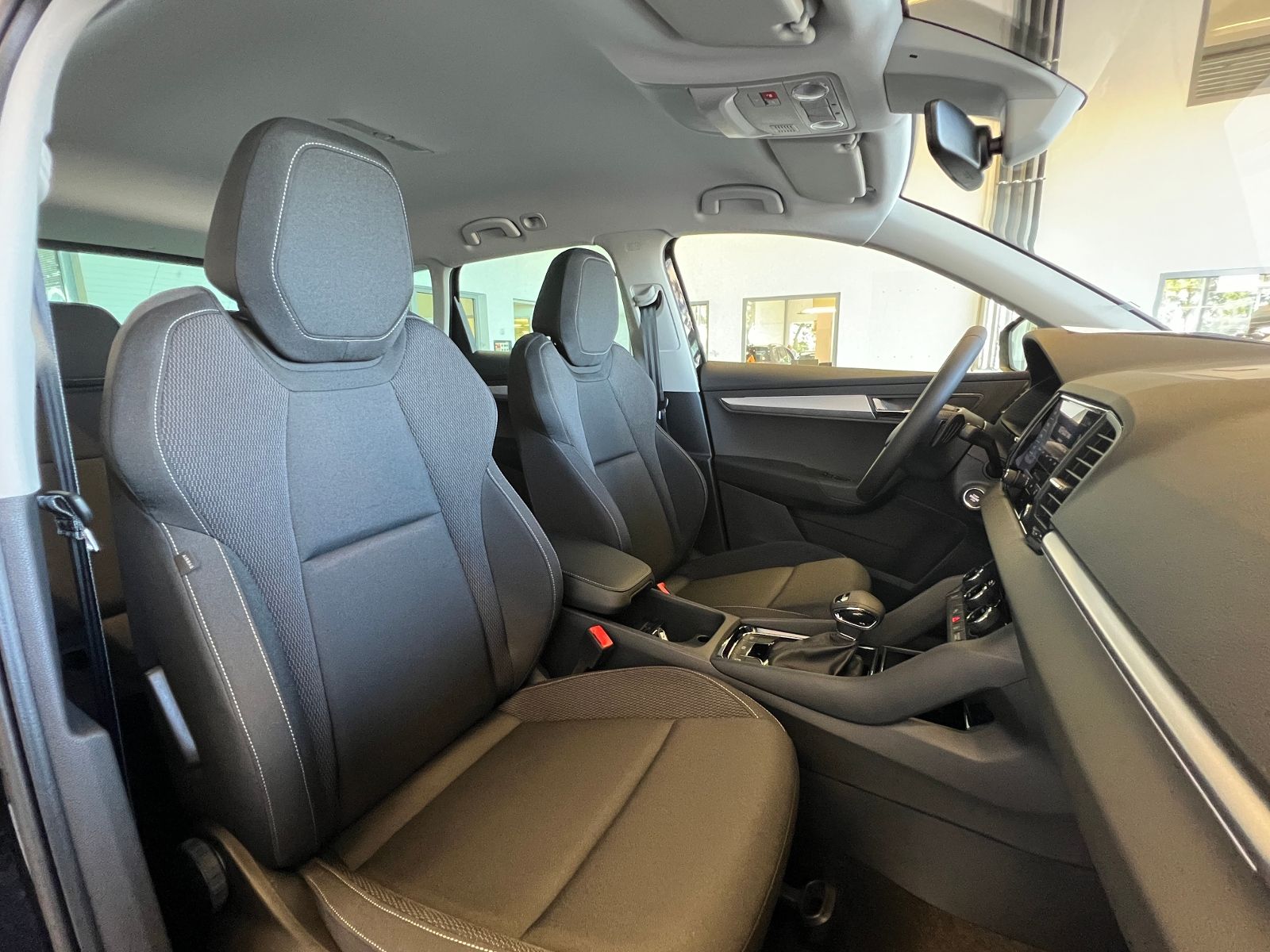 Fahrzeugabbildung SKODA Karoq DRIVE 1.5 TSI DSG *AHK, ACC, LED, Virtual