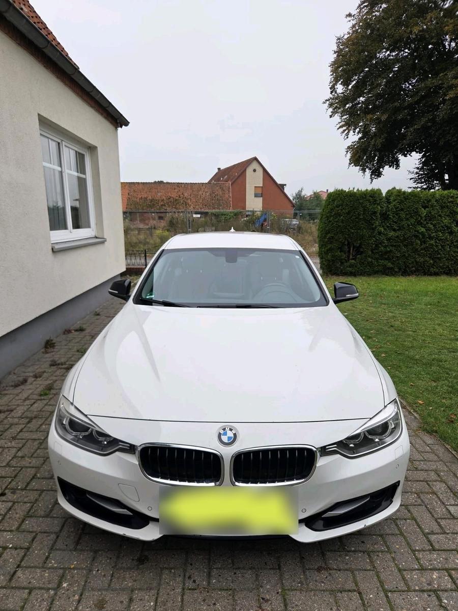 BMW 320 2013 — interior
