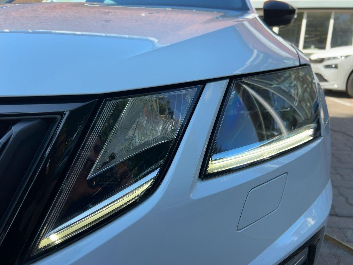 Skoda Octavia 2.0 TSI RS 6-Gang LED PDC Navi ACC