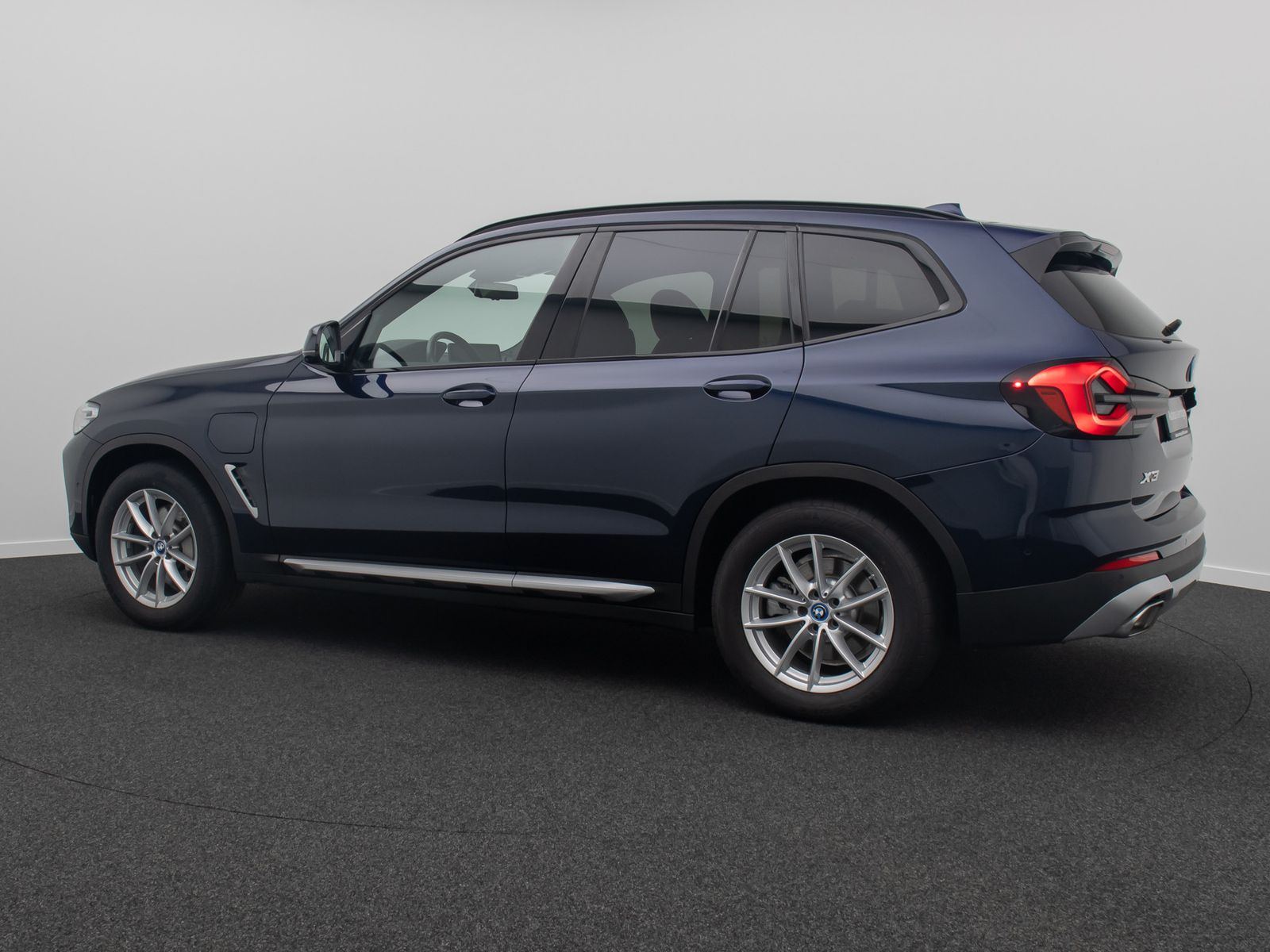 Fahrzeugabbildung BMW X3 xD30e Panorama HUD DAB Sport AHK 360&deg; Komfort