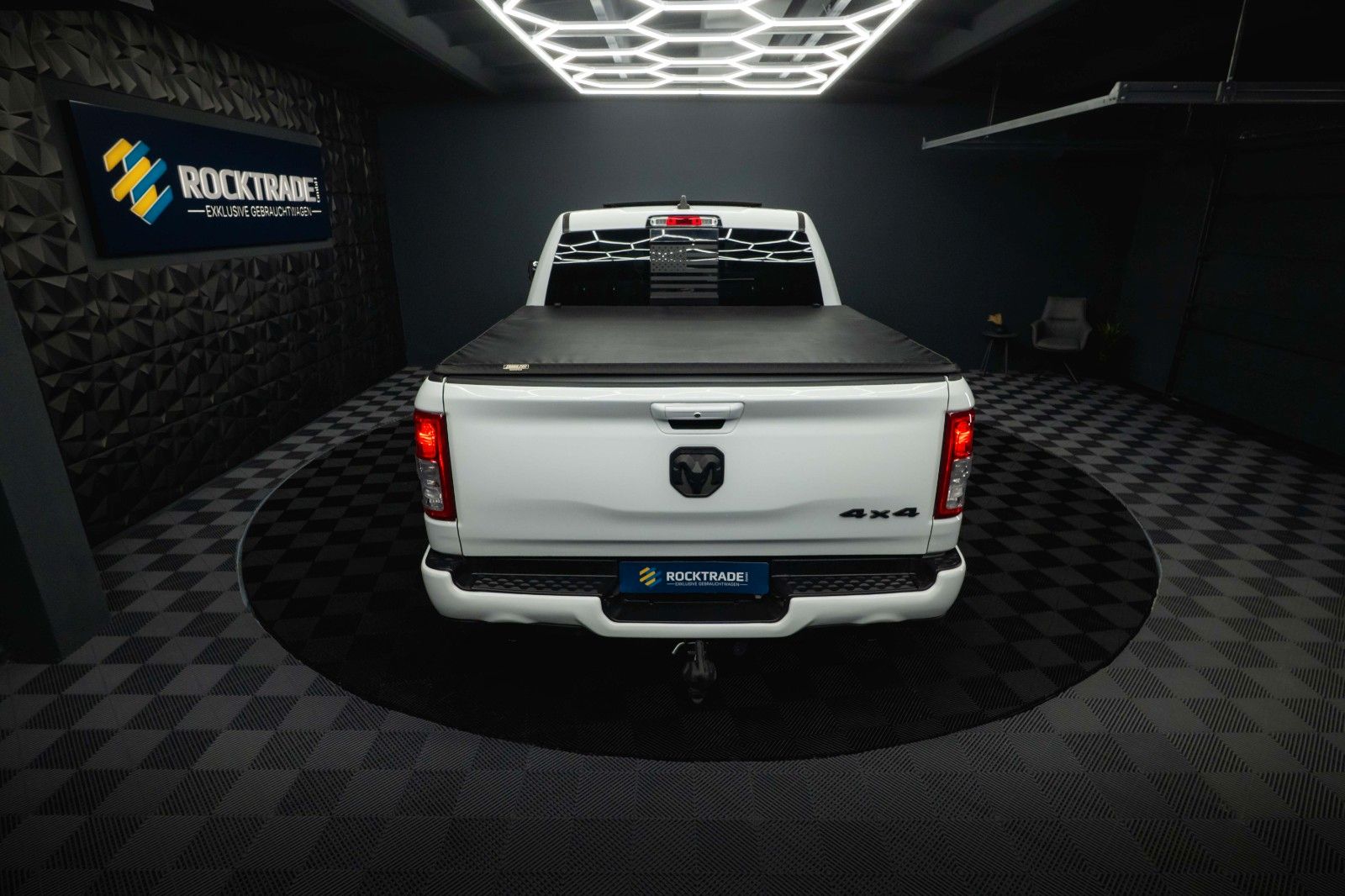 Fahrzeugabbildung Dodge RAM 5.7 V8 HEMI 4x4 OFFROAD Night-Paket *PANO*