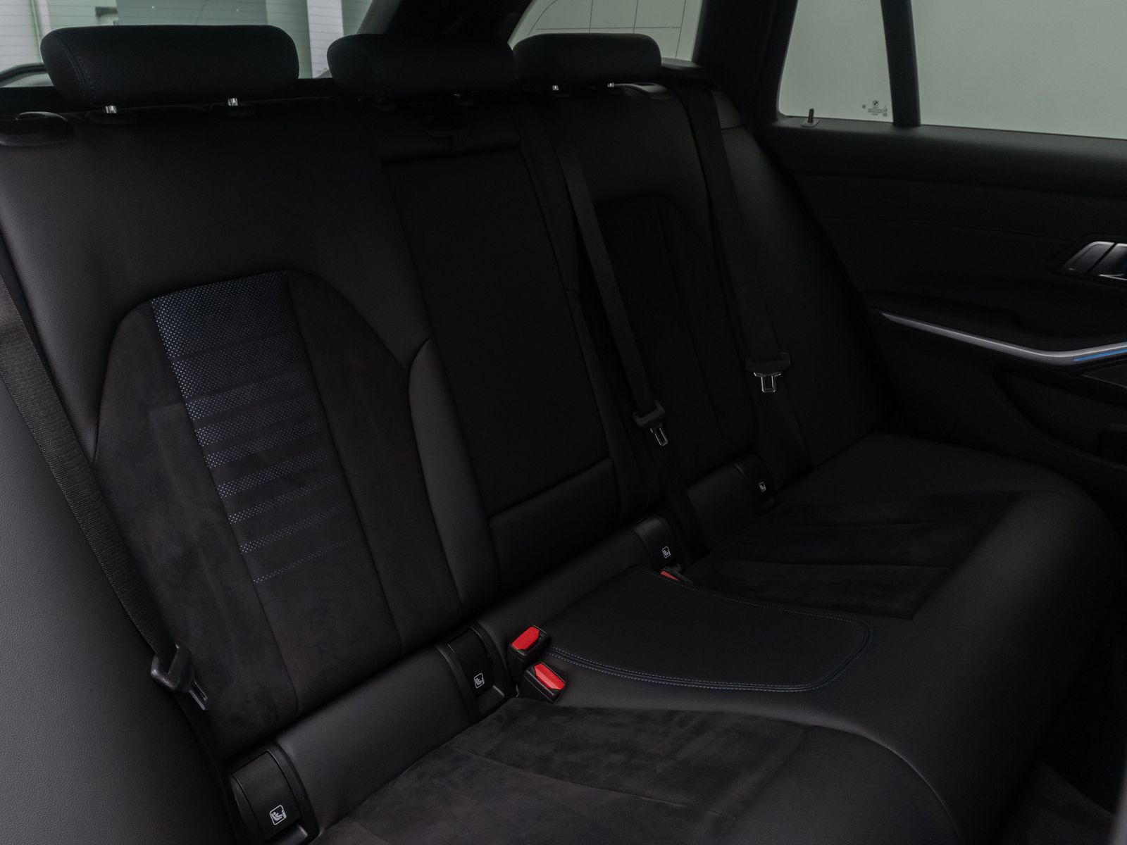 Fahrzeugabbildung BMW 330e M Sport HUD H/K DAB Kamera Alarm AHK 19Zoll