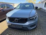 Volvo XC40 R Design 2WD - mit Benzin-Antrieb: Standheizung, Geländewagen