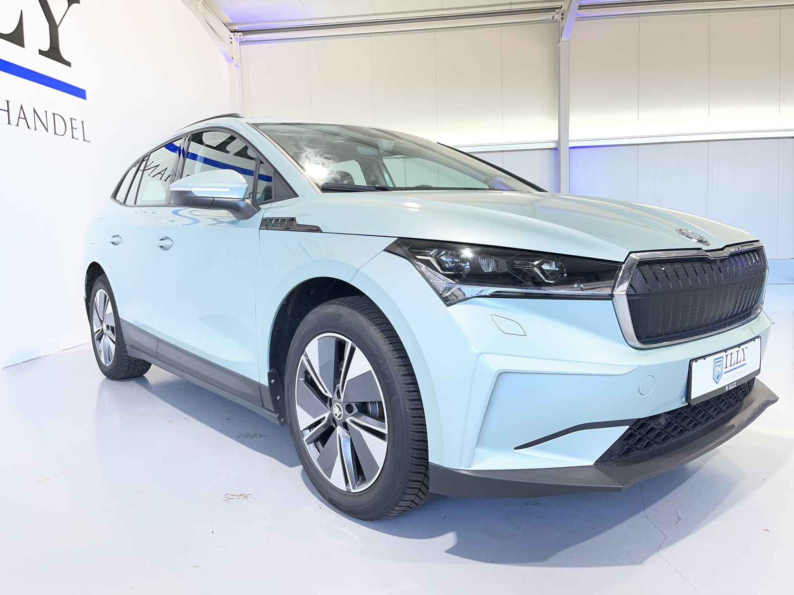 Fahrzeugabbildung SKODA Enyaq 60 Loft*AHK*LED-Matrix*Spur*ACC*