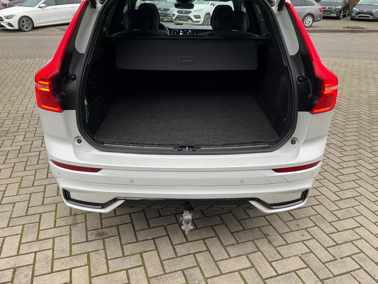 Fahrzeugabbildung Volvo XC 60 XC60 R Design AWD,AHK,Kamera,Pano,LED