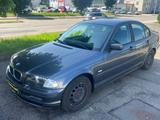 BMW 318i - BMW 318 aus 2001: 318i