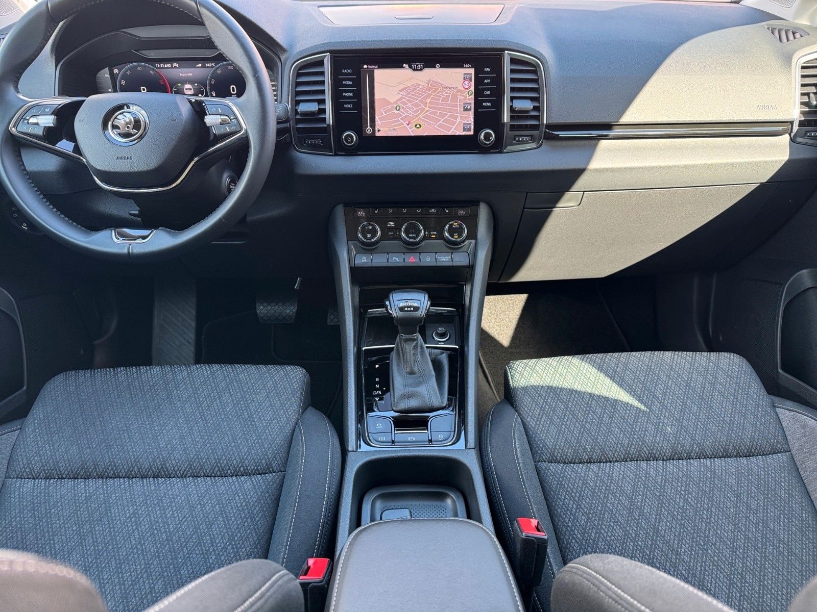 Fahrzeugabbildung SKODA Karoq 2.0l TDI DSG 4x4 STYLE