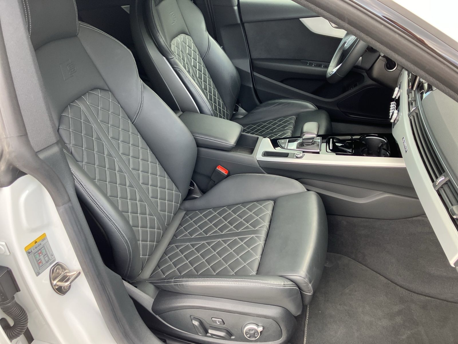 Fahrzeugabbildung Audi A5 Sportback 40 TFSI quattro S line AHZV MATRIX