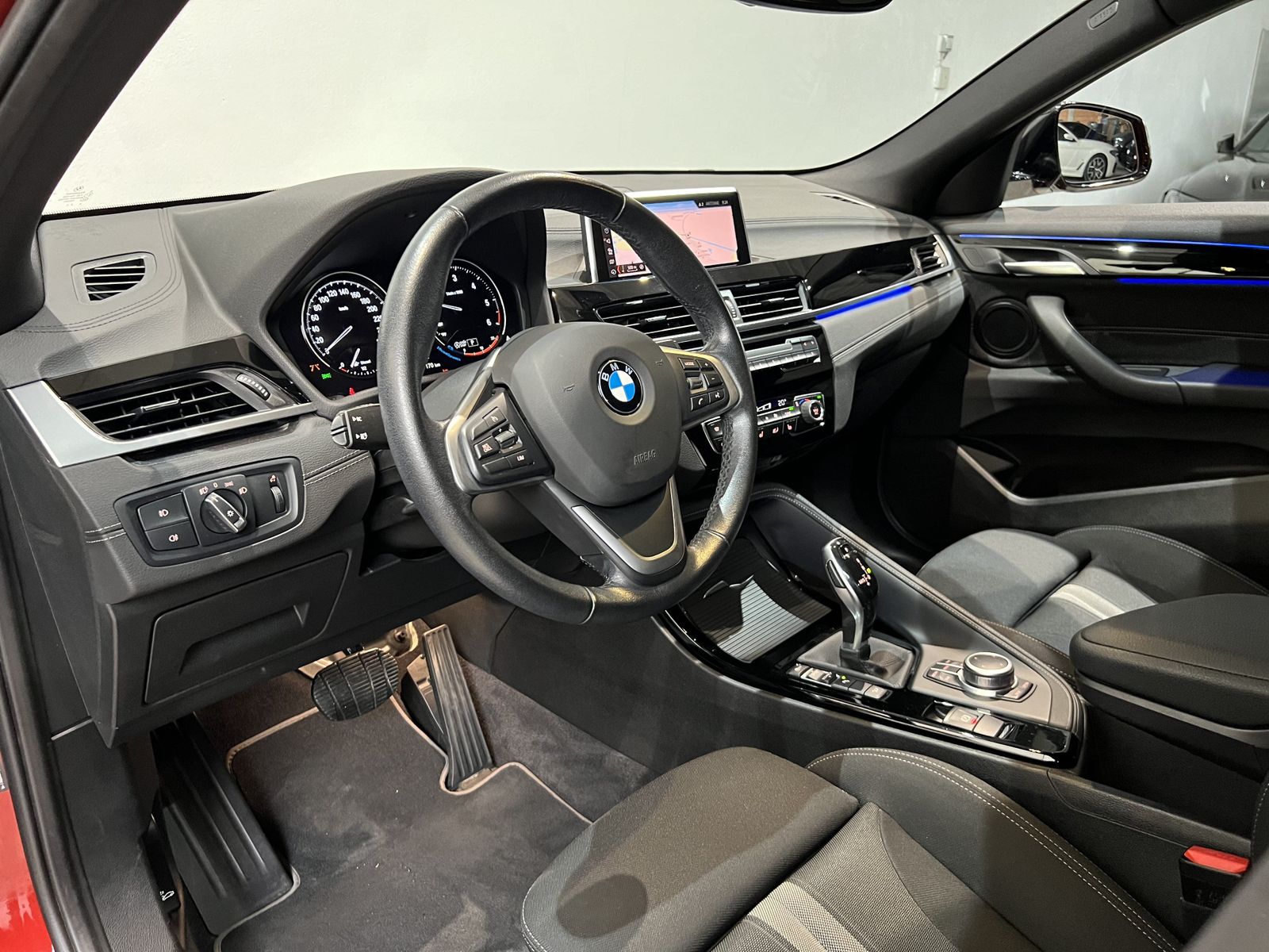 Fahrzeugabbildung BMW X2 xDrive20d Navi AHK PDC vorne + hinten