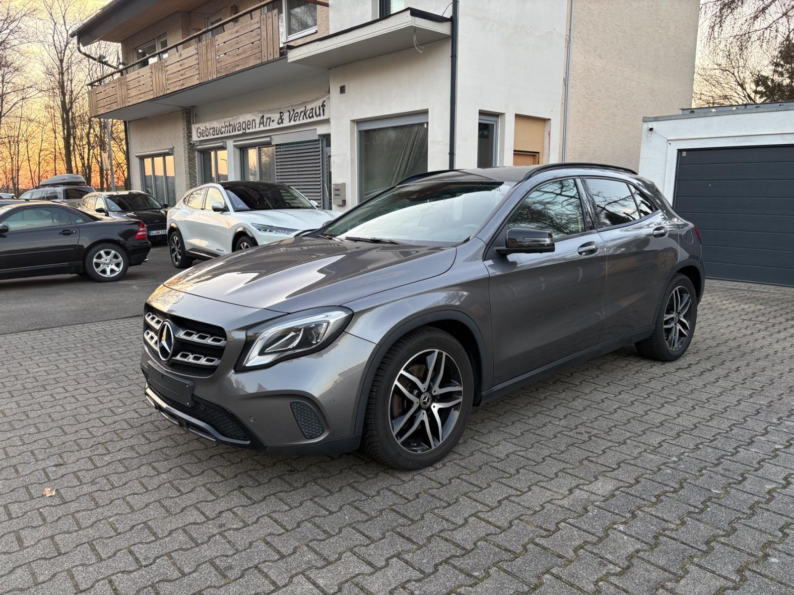 Mercedes-Benz GLA 220  4Matic