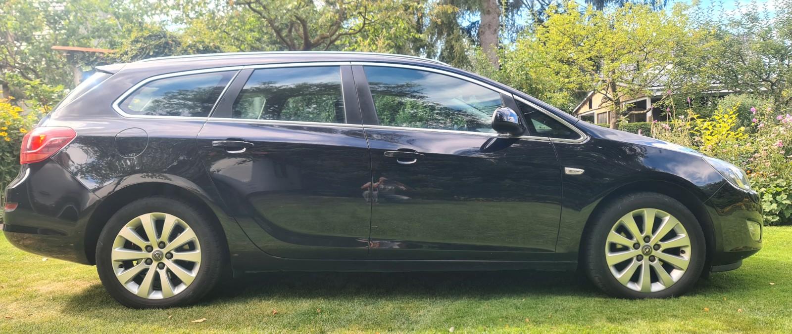 Opel Astra 2011 — photo 6