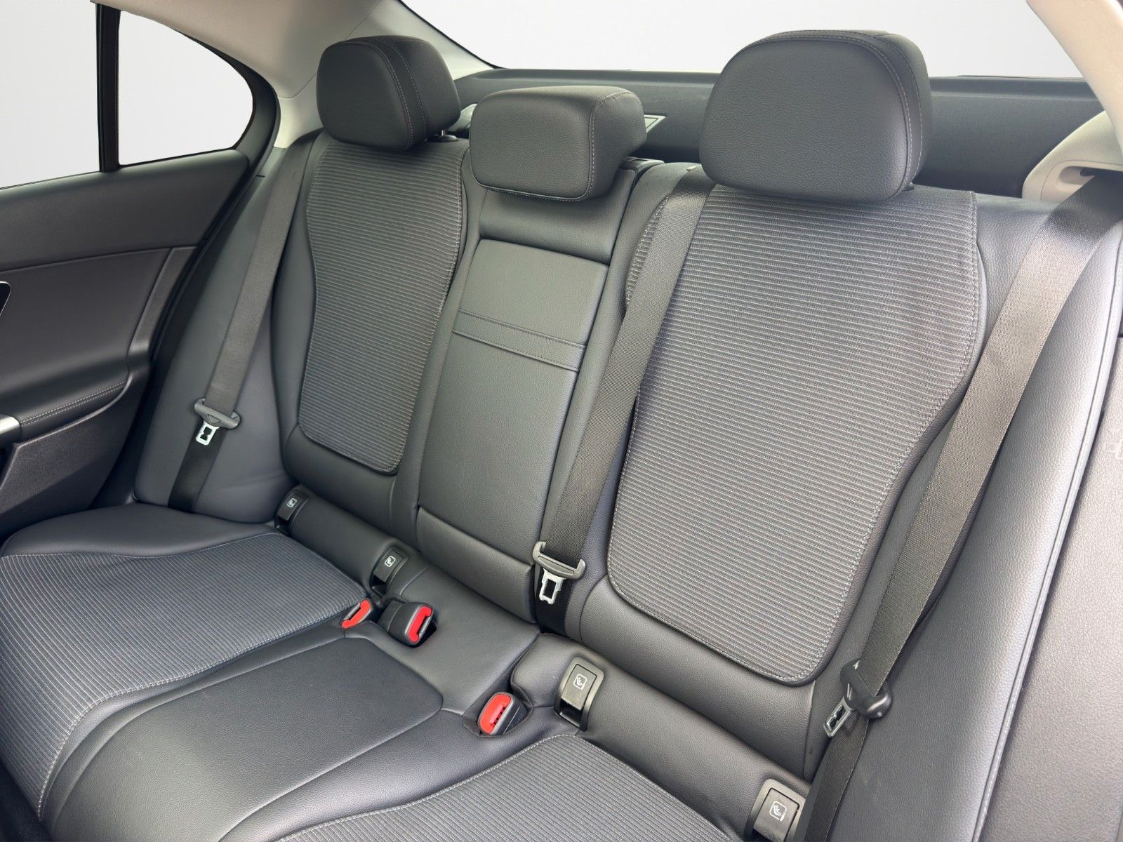 Fahrzeugabbildung Mercedes-Benz C300 4MATIC NIGHT BUSINESS PANO BUHRM MEMORY