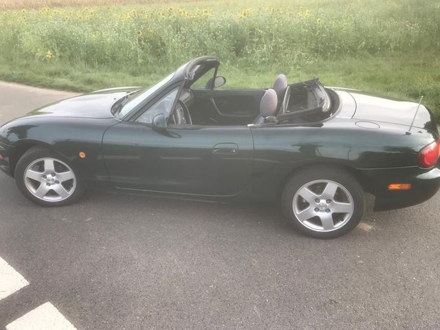 Mazda MX5 grün