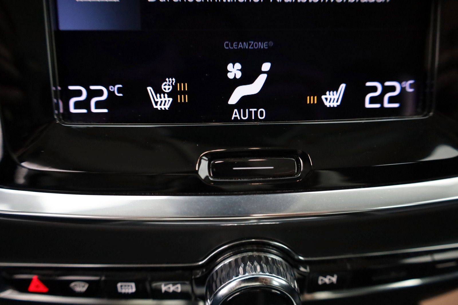 Fahrzeugabbildung Volvo V60 Kombi Momentum Pro Leder,Navi,LED,Kamera,App