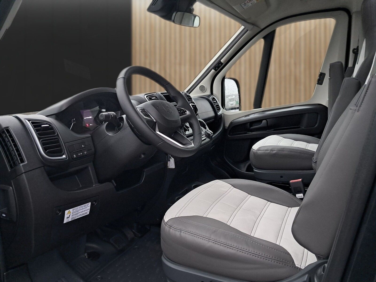 Fahrzeugabbildung Sunlight Adventure T 68C Automatik, Dörr Edition, TV