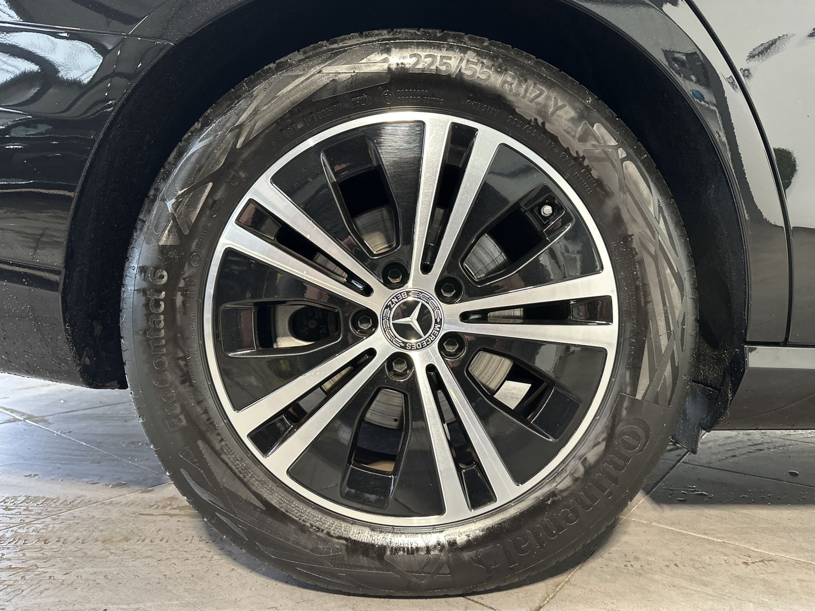 Fahrzeugabbildung Mercedes-Benz E 220d T Avantgarde NAV+LED+AHK+PANO+WIDESCREEN