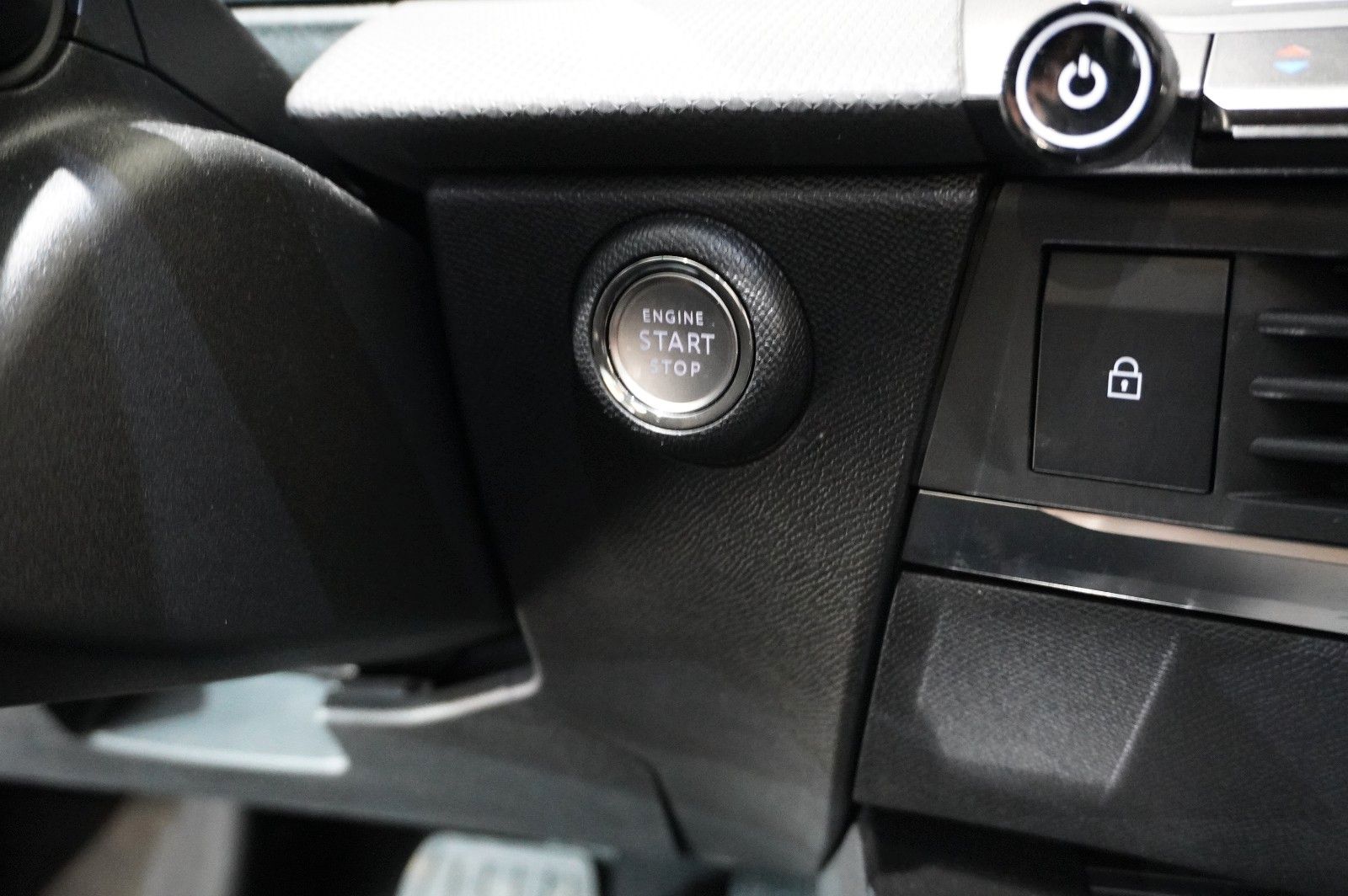 Fahrzeugabbildung Opel Astra L ST 1.2 HYBRID GS NAVI/LED/SPORT/PANO/HUD