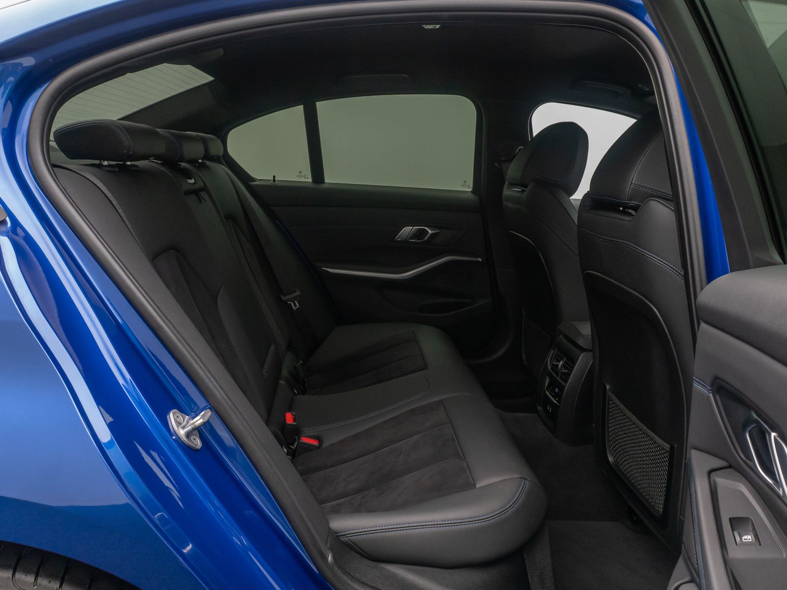 Fahrzeugabbildung BMW 320e M Spot DAB Widscreen PDC CockpitPlus 19Zoll