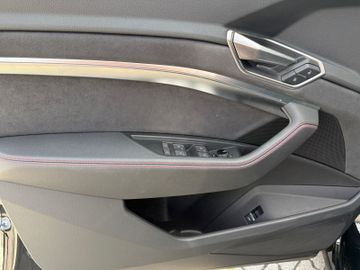 Audi Q8 e-tron - 12