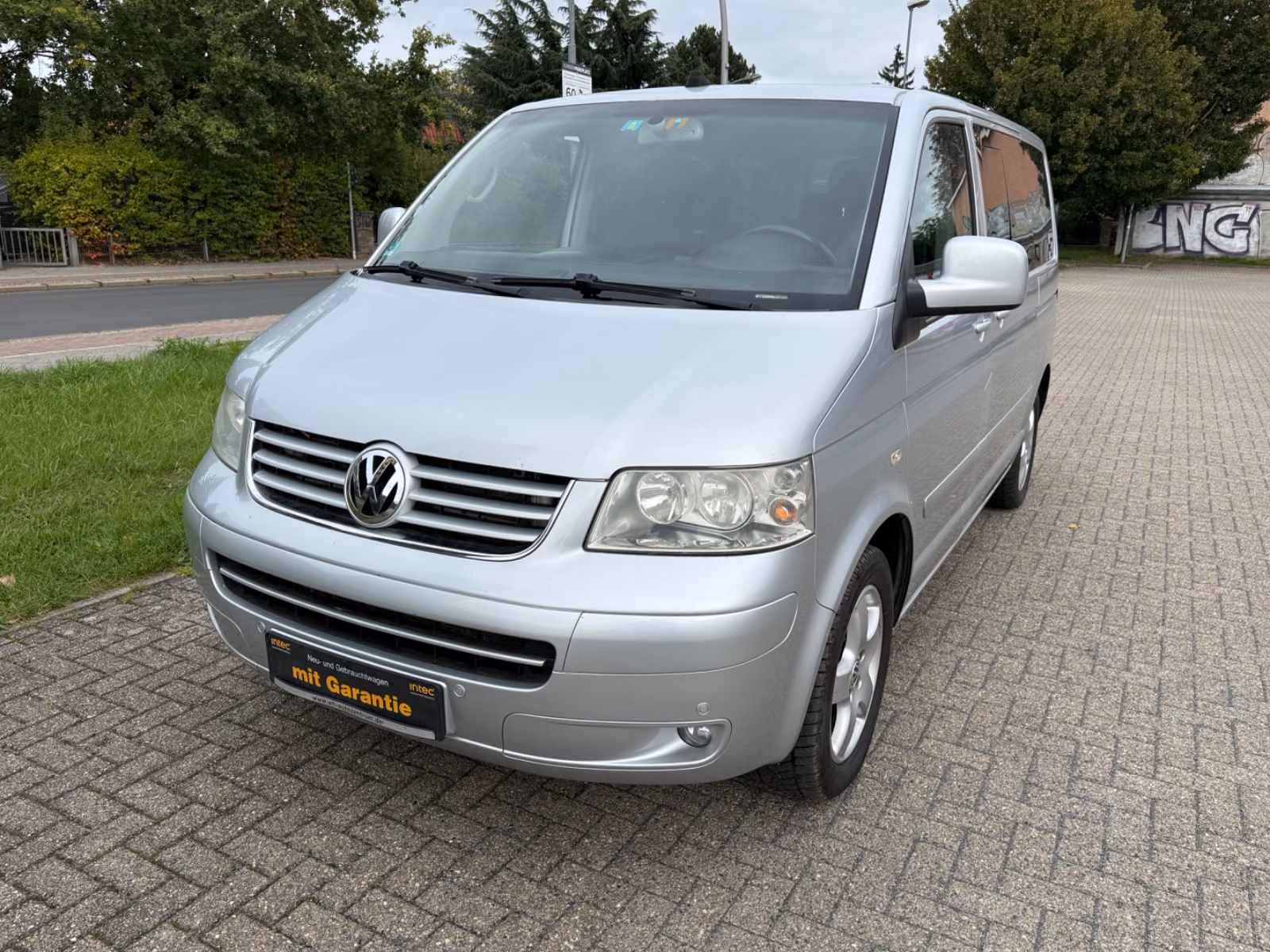 Volkswagen T5 Multivan Comfortline 2.5 TDI 5 cyl. 174 ch BVM / 7 places / Chauffage auxiliaire / GPS / Attelage 2,5 t