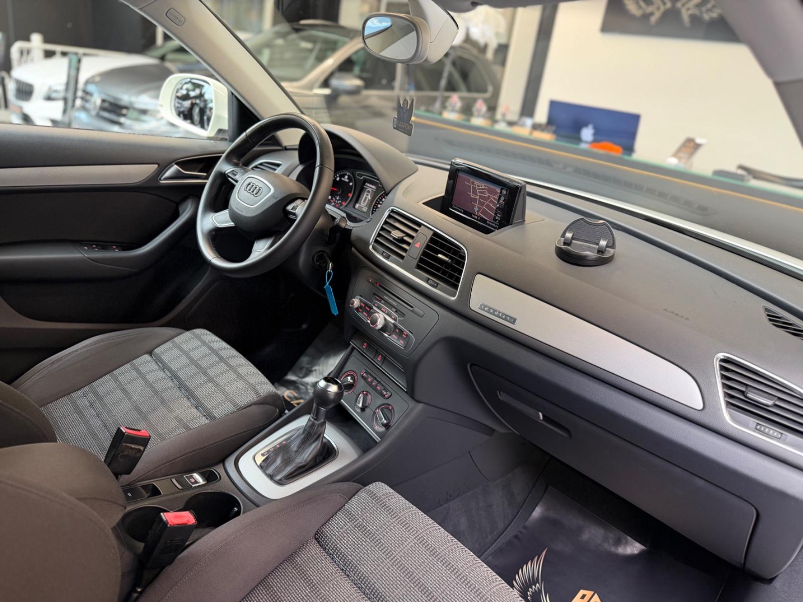 Audi Q3 2.0 TDI Quattro/Xenon/LED/Navi/BT/SHZ/
