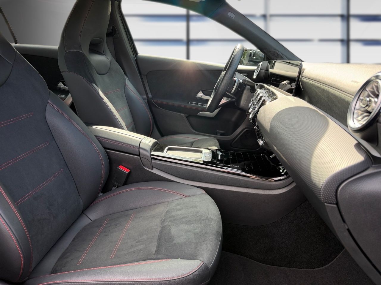 Fahrzeugabbildung Mercedes-Benz A 200 AMG+LED+AMBIENTE+DAB+LHZ+SHZ+