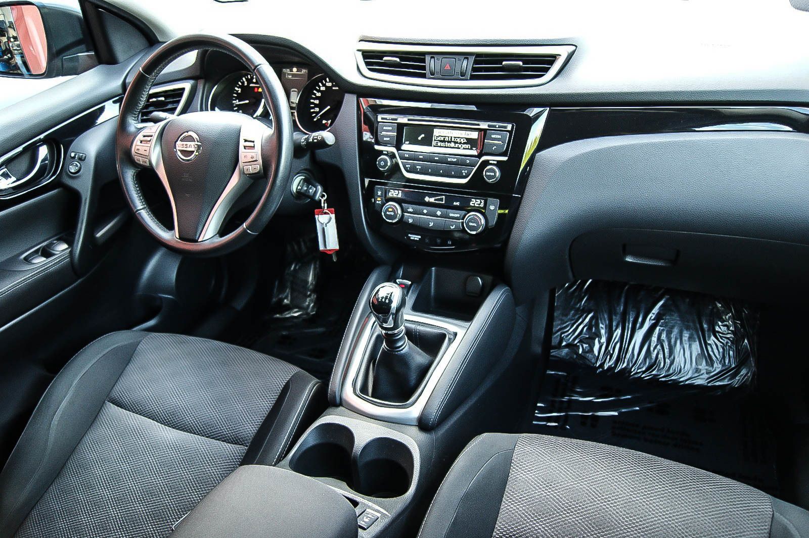 Fahrzeugabbildung Nissan Qashqai 1.2 Acenta 4x2 1 HAND AHK SIZHG 22.324KM