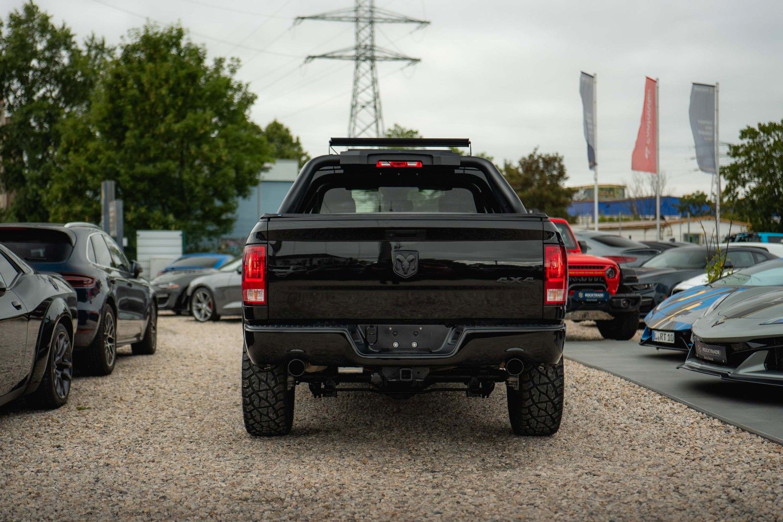 Fahrzeugabbildung Dodge RAM 5.7 V8 HEMI 4x4 OFFROAD Night-Paket *LED*AHK
