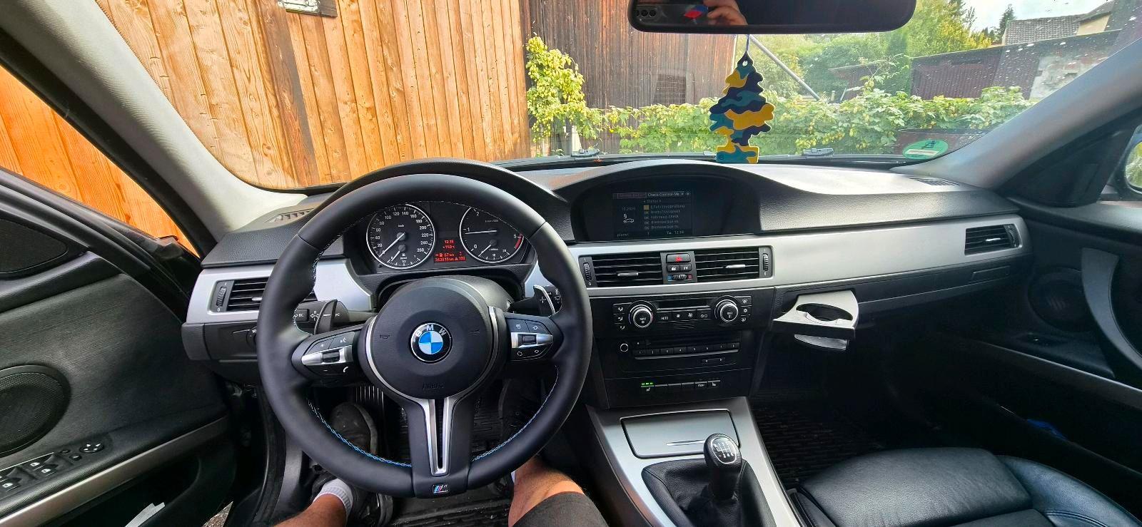BMW 320 2007 — вигляд ззаду