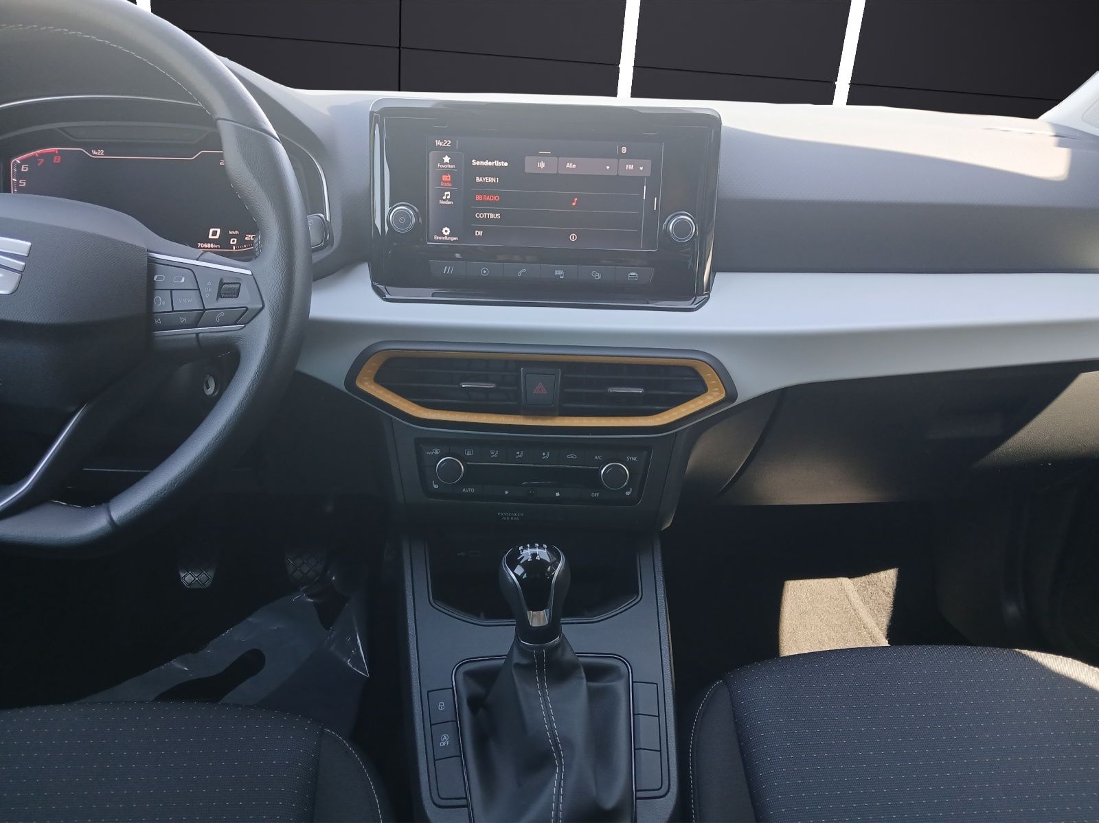 Fahrzeugabbildung SEAT Ibiza TSI Style LED Climatronic GRA PDC SH LM