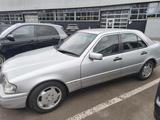 Mercedes-Benz Mercedes C 220 Sport / BJ 95 (31 Jahre) / ... - Mercedes-Benz C 220 mit Benzin-Antrieb