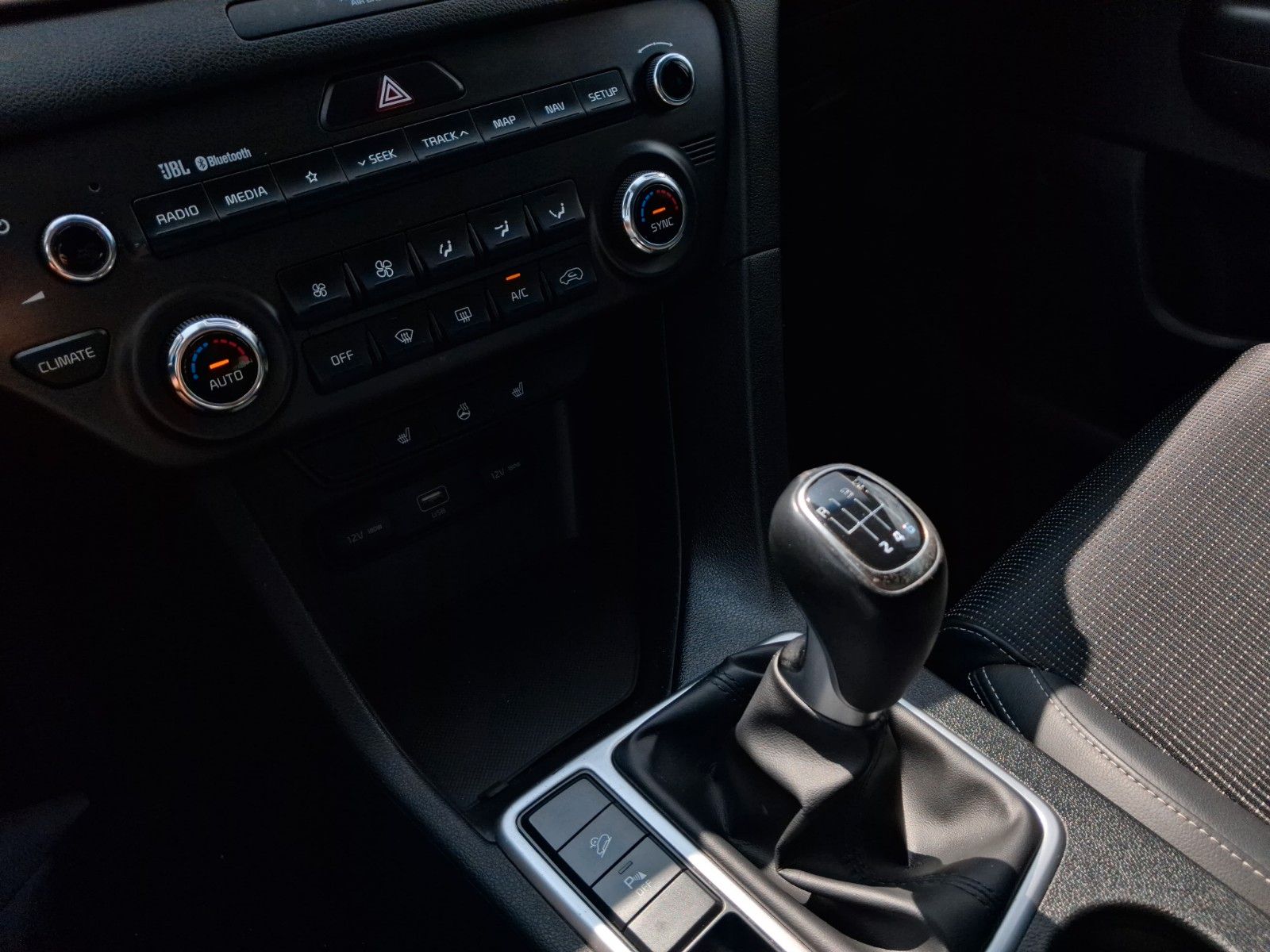 Fahrzeugabbildung Kia Sportage Spirit 2WD AHK JBL NAvi Sitzheizung