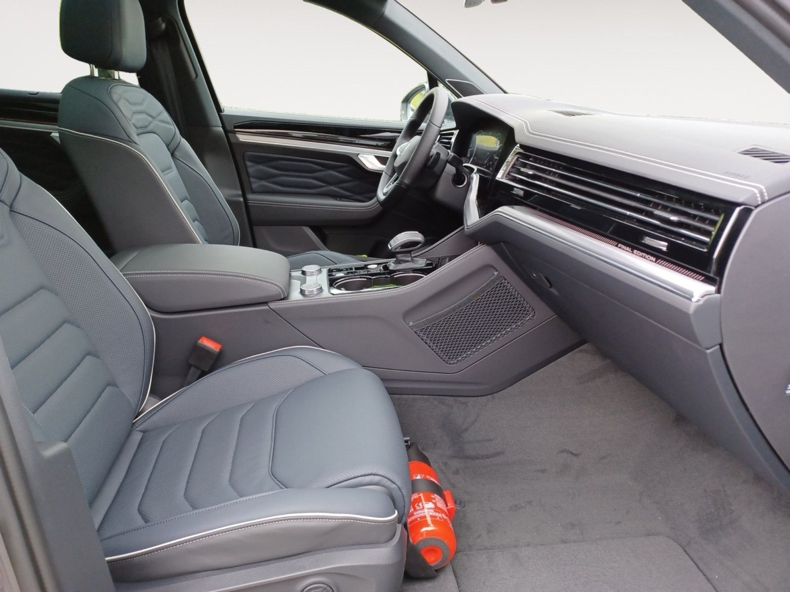 Fahrzeugabbildung Volkswagen Touareg R-Line FINAL EDITION Black Style VOLL