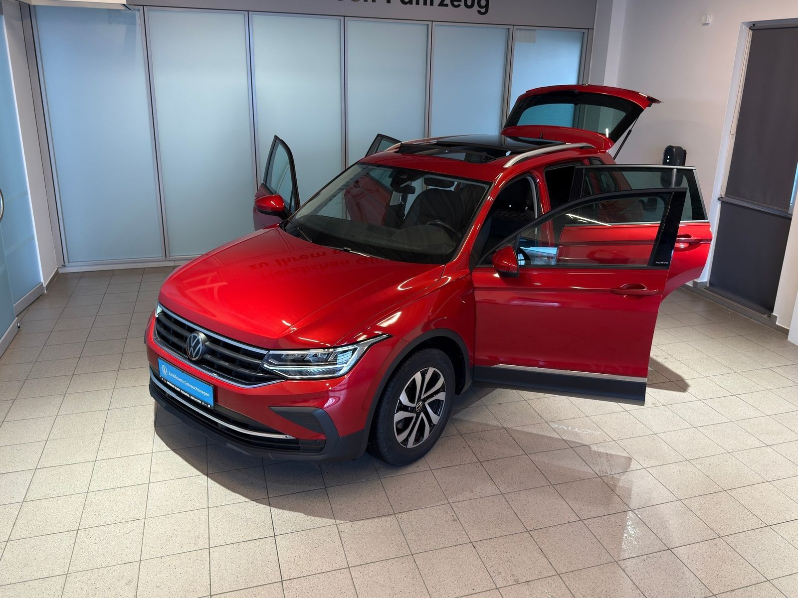 Volkswagen Tiguan 2.0 TDI Active AHK Pano ACC foto 2