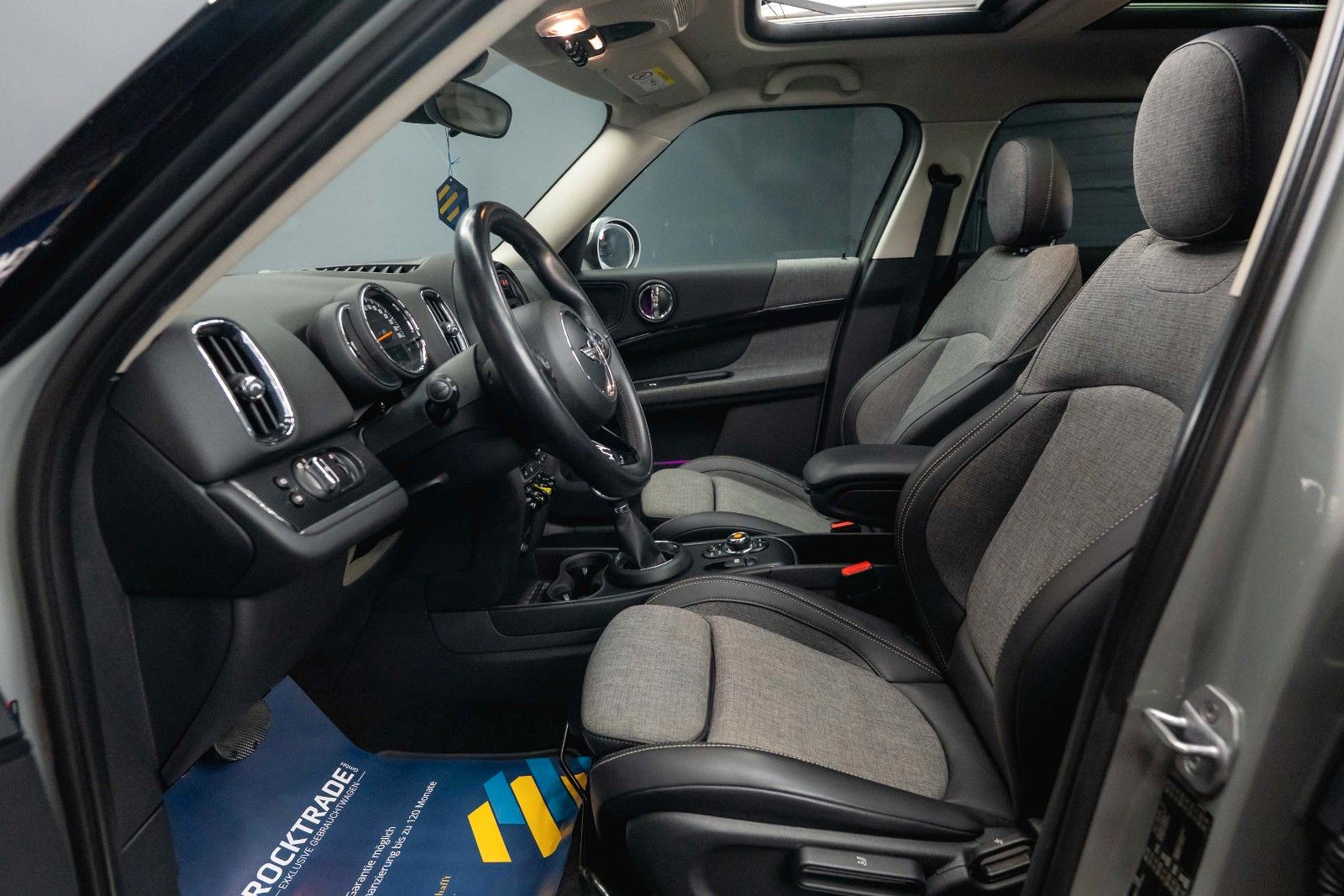 Fahrzeugabbildung MINI COOPER SE Countryman All4 | Pano | ACC | Plug-In